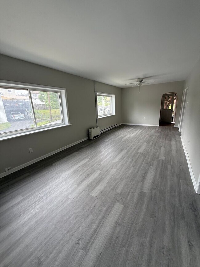 Building Photo - Scranton 3 Bedroom Single Family, Quiet Neighborhood, Gas Heat,