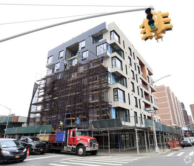Building Photo - 221 E 138th St