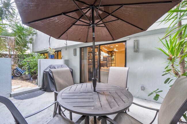 Building Photo - 250 S Ocean Blvd