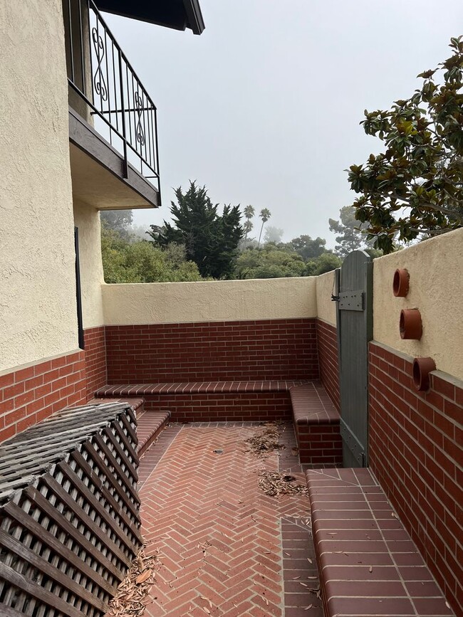 Building Photo - Great Montecito 3 bed 2 bath condo