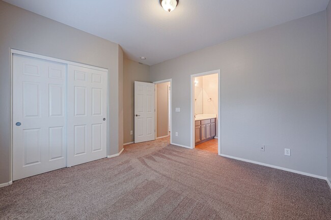 Building Photo - 4 bed, 3.5 bath house in Stetson Valley, Phoenix