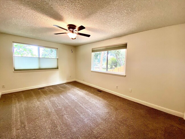 Building Photo - Lovely Highlands Home w/a View Available 7...