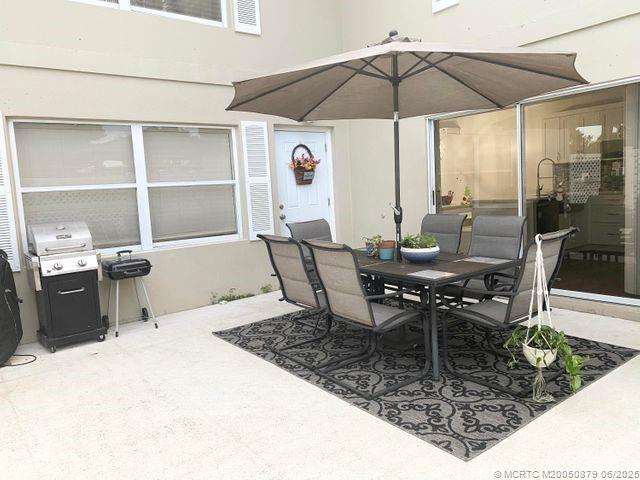 Building Photo - 2882 SW Lakemont Pl