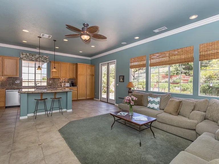 Building Photo - 436 Via Del Lago