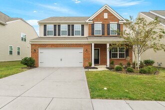 Building Photo - Beautiful spacious Home in Berewick community in Steel Creek Fence in Yard