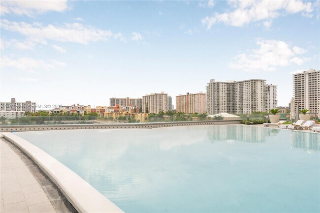 Building Photo - 17121 Collins Ave