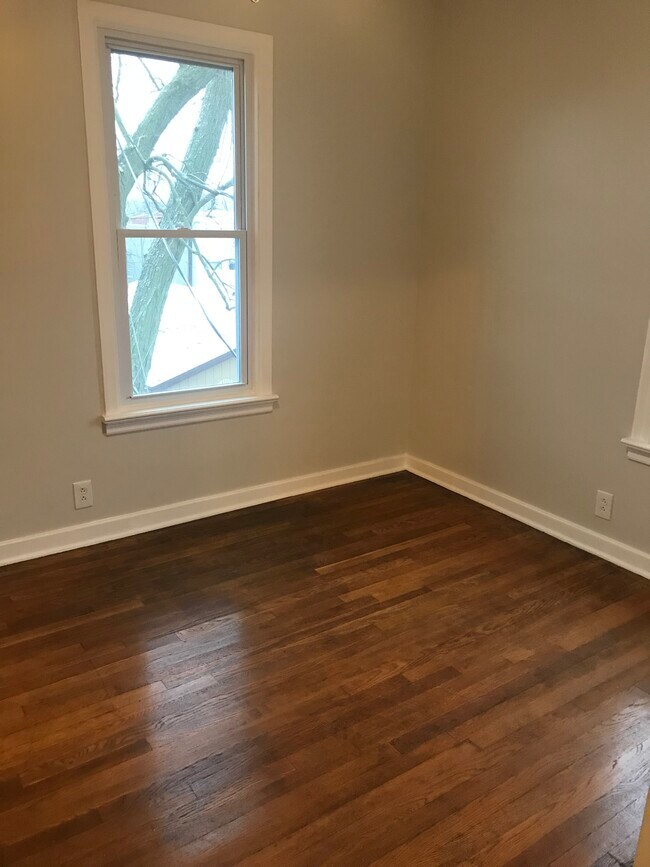 Bed - 2215 Western Ave