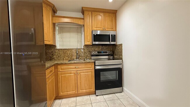 Building Photo - 7470 Miami Lakes Dr