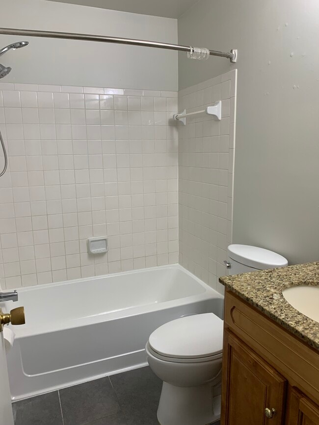Building Photo - 658 Kenwick Cir