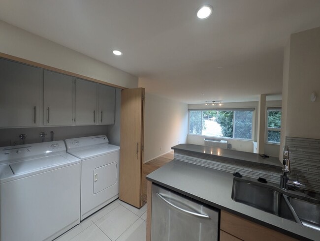 Building Photo - Capitol Hill Condo Available in June - Two Bedroom, High Floor Unit w/ A/C