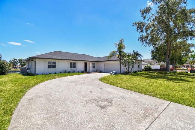 Building Photo - 3913 Fontainebleau Dr