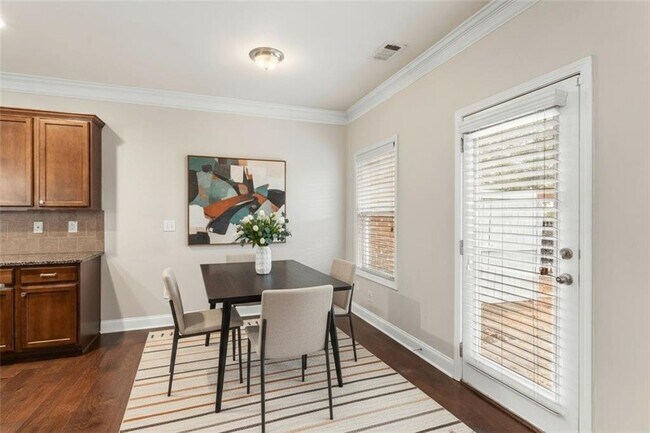 Building Photo - 3803 Manor View