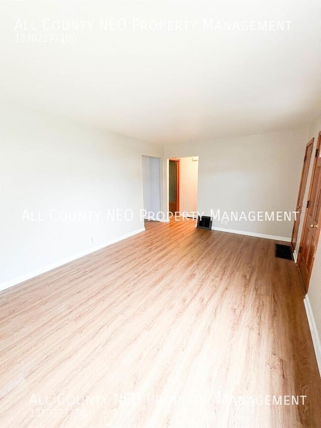 Building Photo - 106 Selden Ave