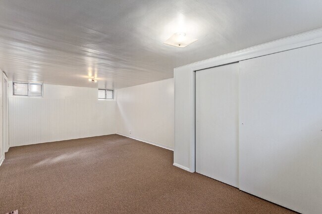 Building Photo - Great two bed two bath bungalow for rent i...