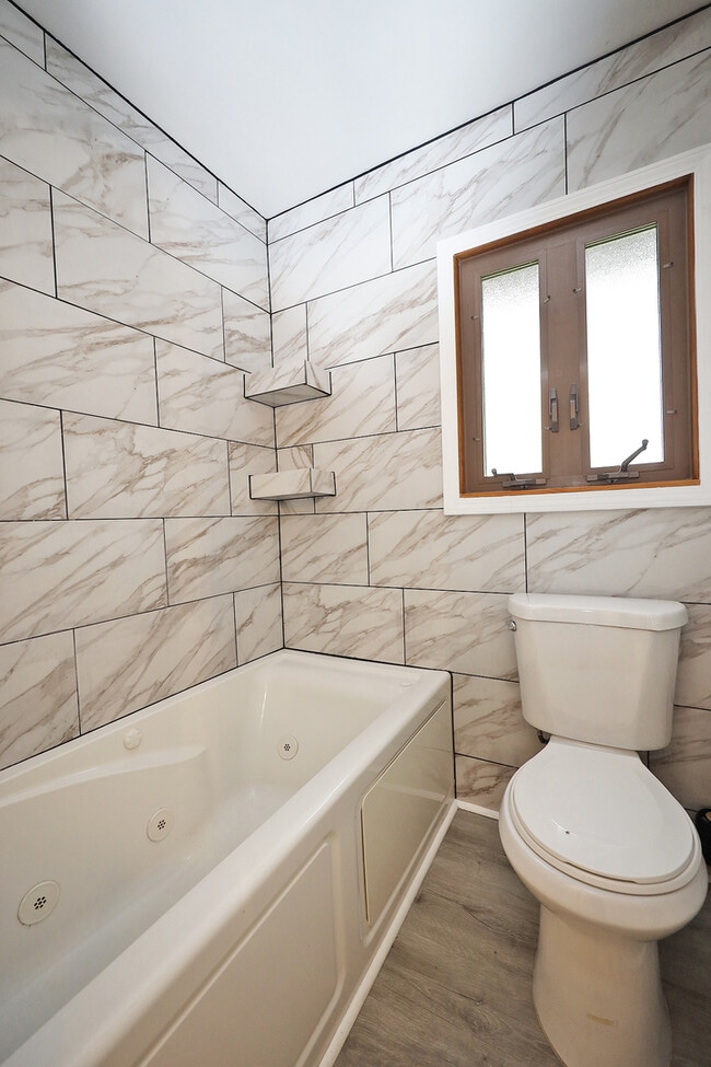 Building Photo - 661 Sycamore Dr