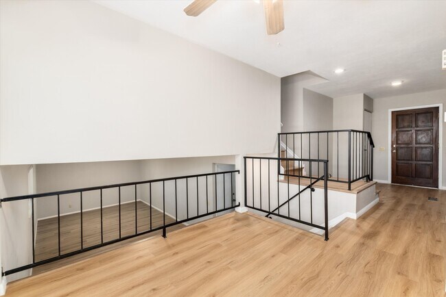 Building Photo - 7426 S Quince Ct