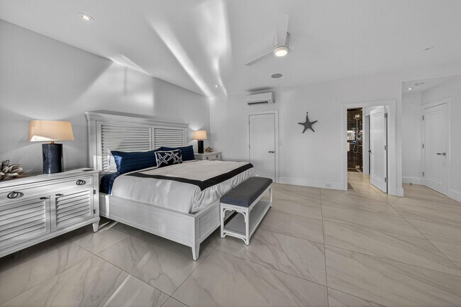 Building Photo - 3109 NE 42nd Ct