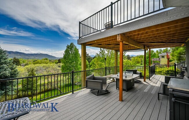 Building Photo - Modern Living Meets Mountain Lifestyle in Sandy