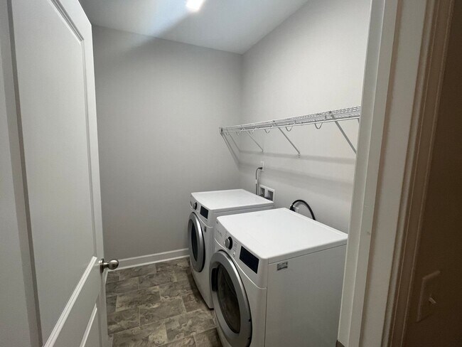 Building Photo - Breathtaking 4 Bedroom, 2 1/2 Bathroom House in Winston Salem, NC!