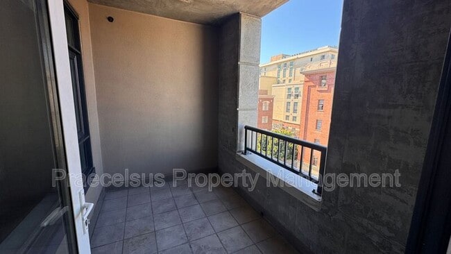 Building Photo - 530 K St