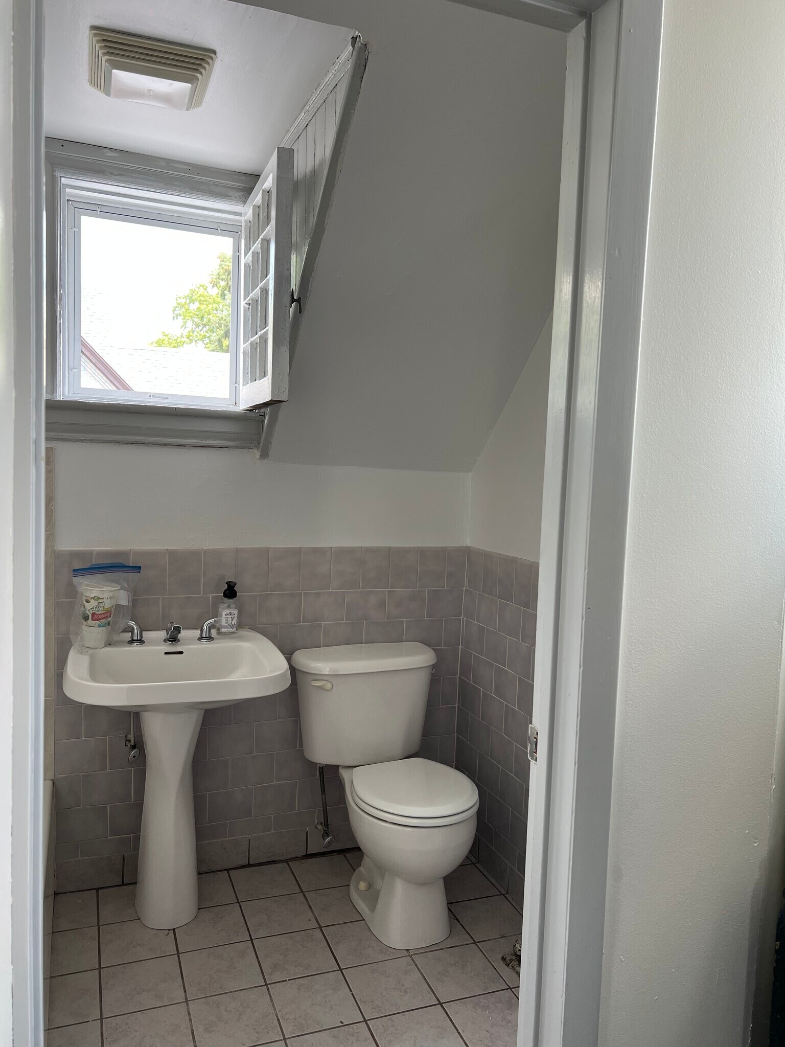 bathroom off living room - 402 S Winebiddle St