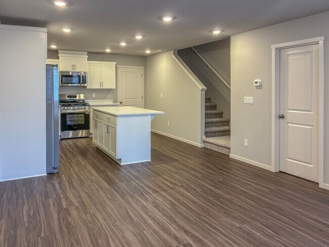 Building Photo - New Townhome 3 Bedroom Available now in Smith Creek Neighborhood