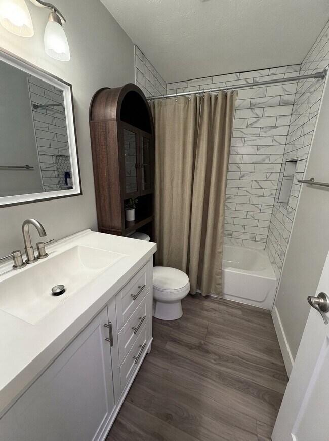 Building Photo - 1695 S 450 W