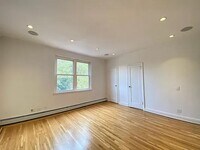 Building Photo - 1 bedroom in WOODSIDE NY 11377