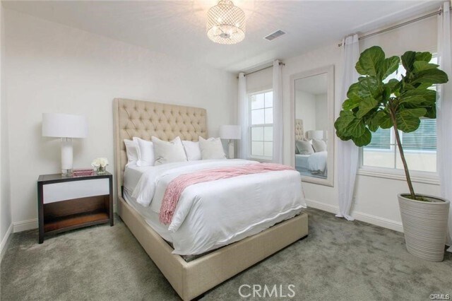 Building Photo - 27 Sorrel