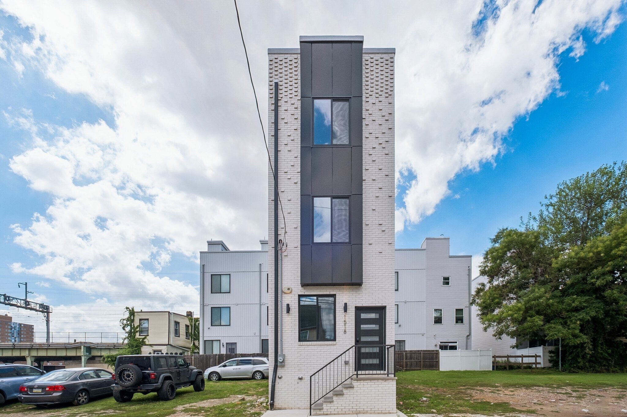 Building Photo - 1518 N Darien St