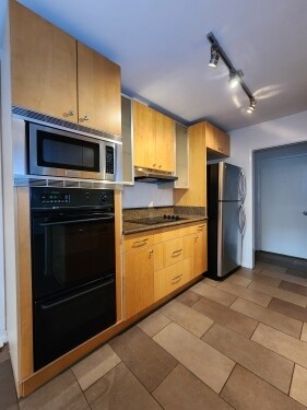 Interior Photo - 1235 Brockton Ave