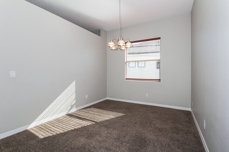 Building Photo - 5312 Lexington Dr