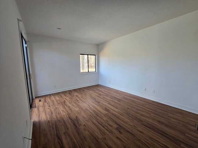 Building Photo - Multigenerational or Grad Student Living! Spacious One-Story End Unit in Prime Location on 54