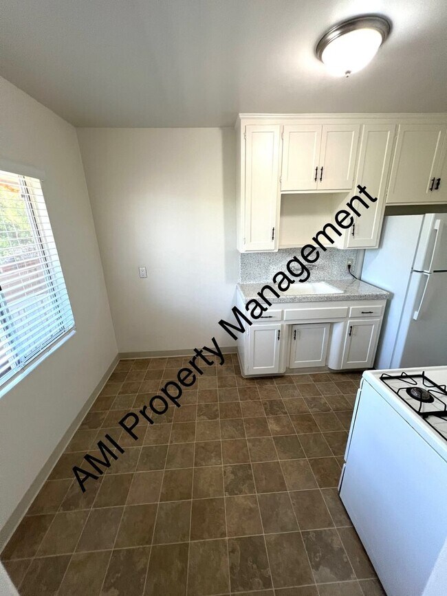 Building Photo - Move in Special!! $750 off 1st Month's Rent!!