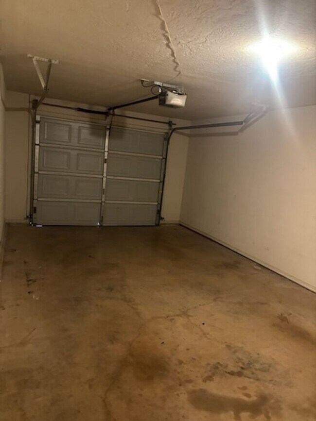 Building Photo - 2 Bed, 2 Bath Duplex in Mountain View Area