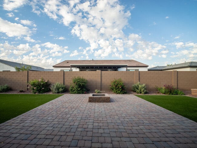 Building Photo - 8014 W Nicolet Ave