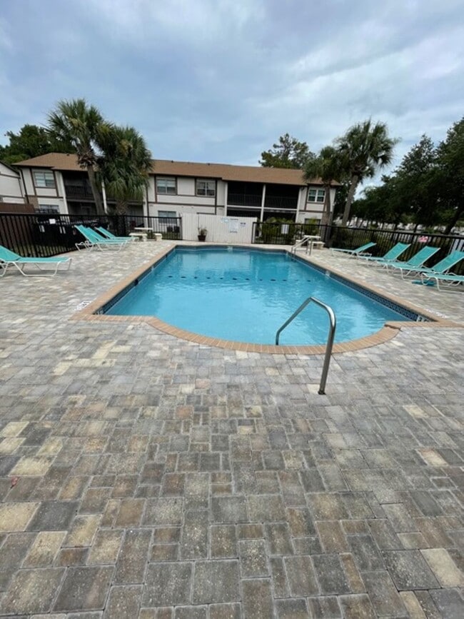 Building Photo - Open Concept 2bed 2bath updated condo centrally located in South Daytona for $1350 per Month!