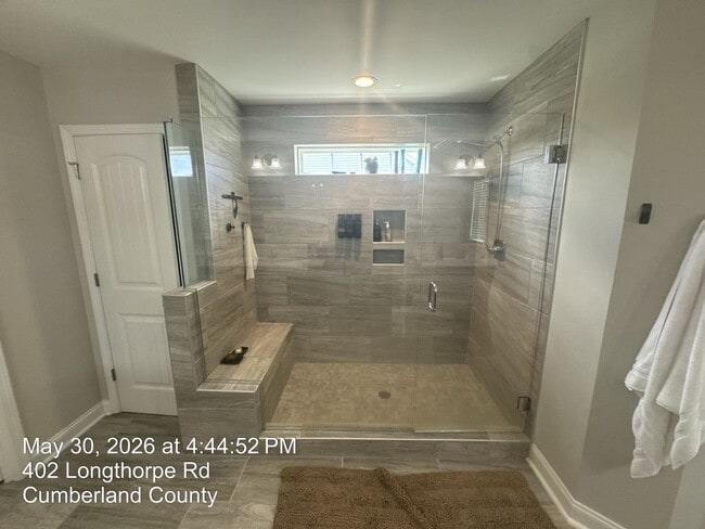 Building Photo - 402 Longthorpe Rd