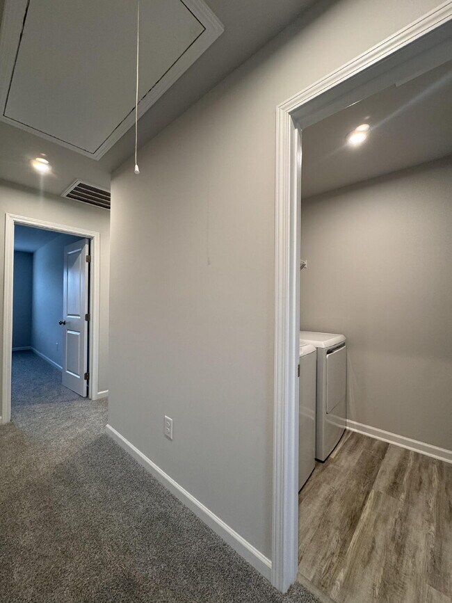 Building Photo - Modern 3-Bed Townhome in Greer — Stylish D...