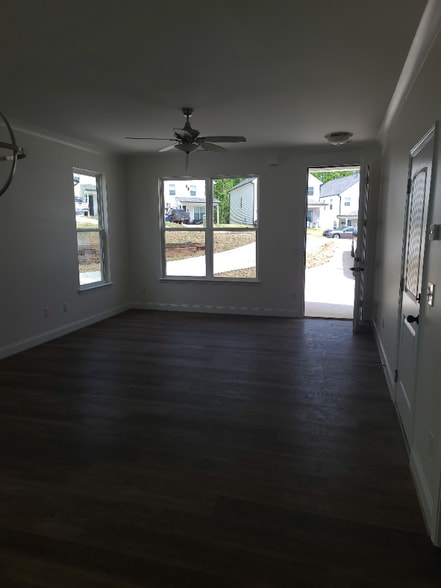 Building Photo - 111 Solis Ct