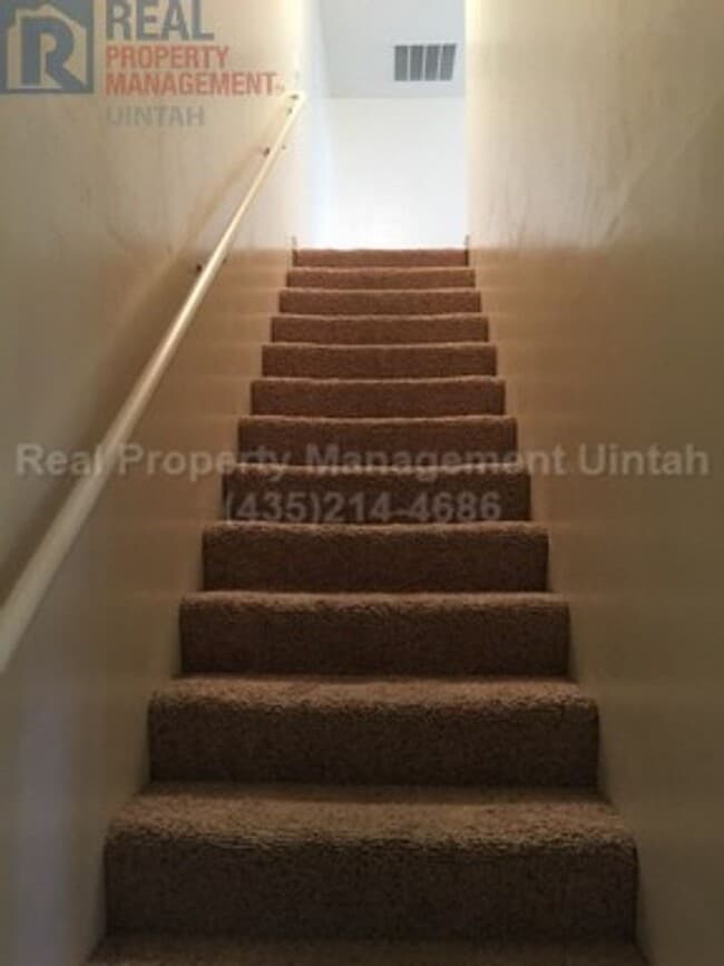 Building Photo - 3 Bed 2.5 Bath Townhome in Split Mountain.