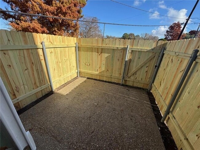 Building Photo - 1016 Greenspoint Dr