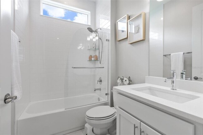 Building Photo - 819 Liliana Dr