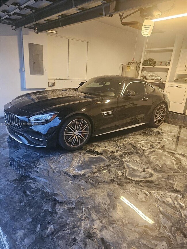 Building Photo - 2609 NE 42nd Ave