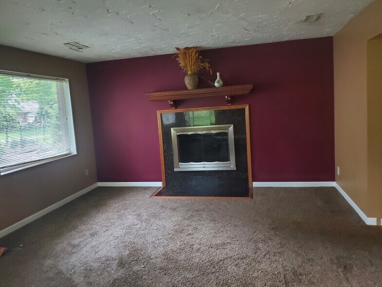 Building Photo - 25501 Edgecliff Dr
