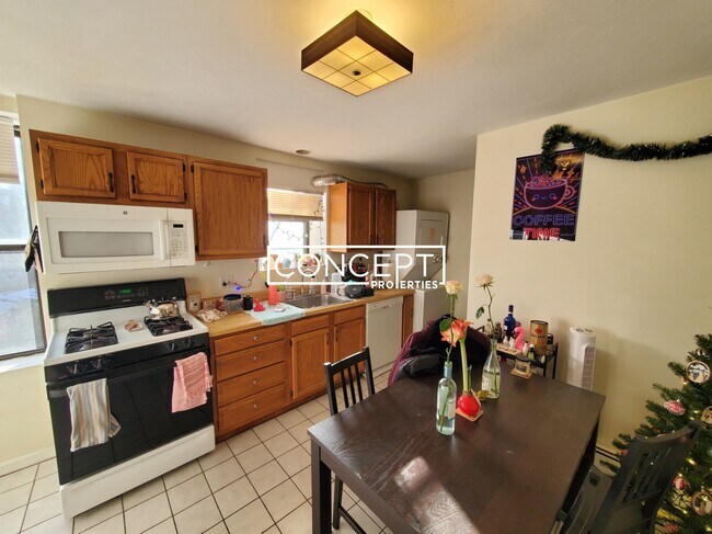 Building Photo - 2028 Massachusetts Ave