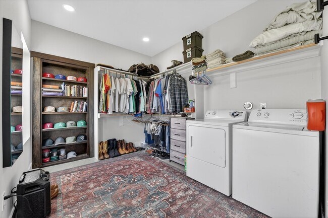 Building Photo - 9082 Wolf Run