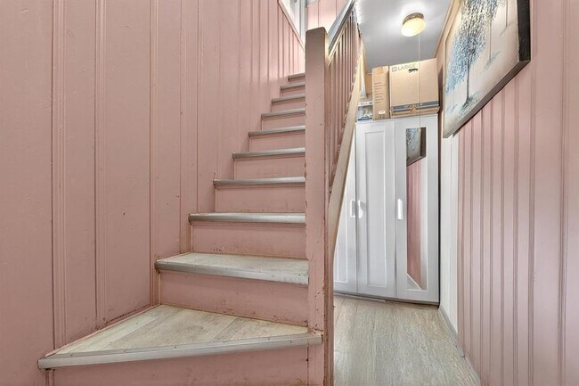 Building Photo - 102 W 43rd St