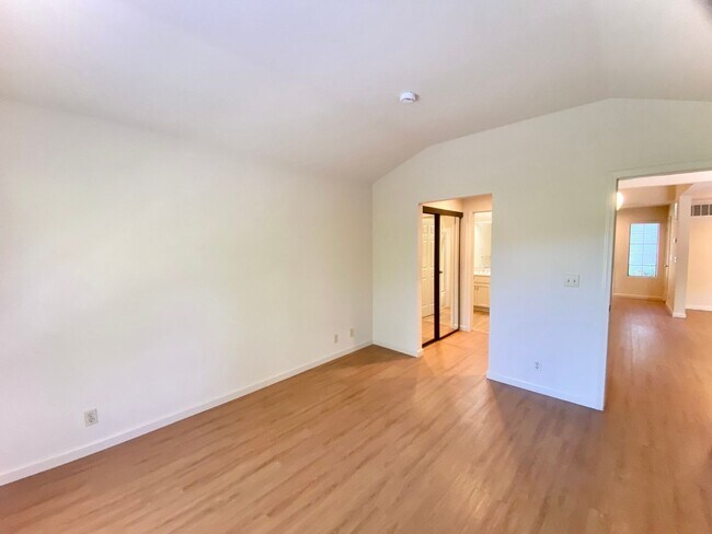 Building Photo - Large, open-concept 2-bedroom home in Mission San Jose!