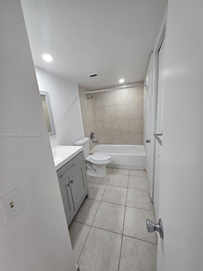 Building Photo - 488 NW 165th St